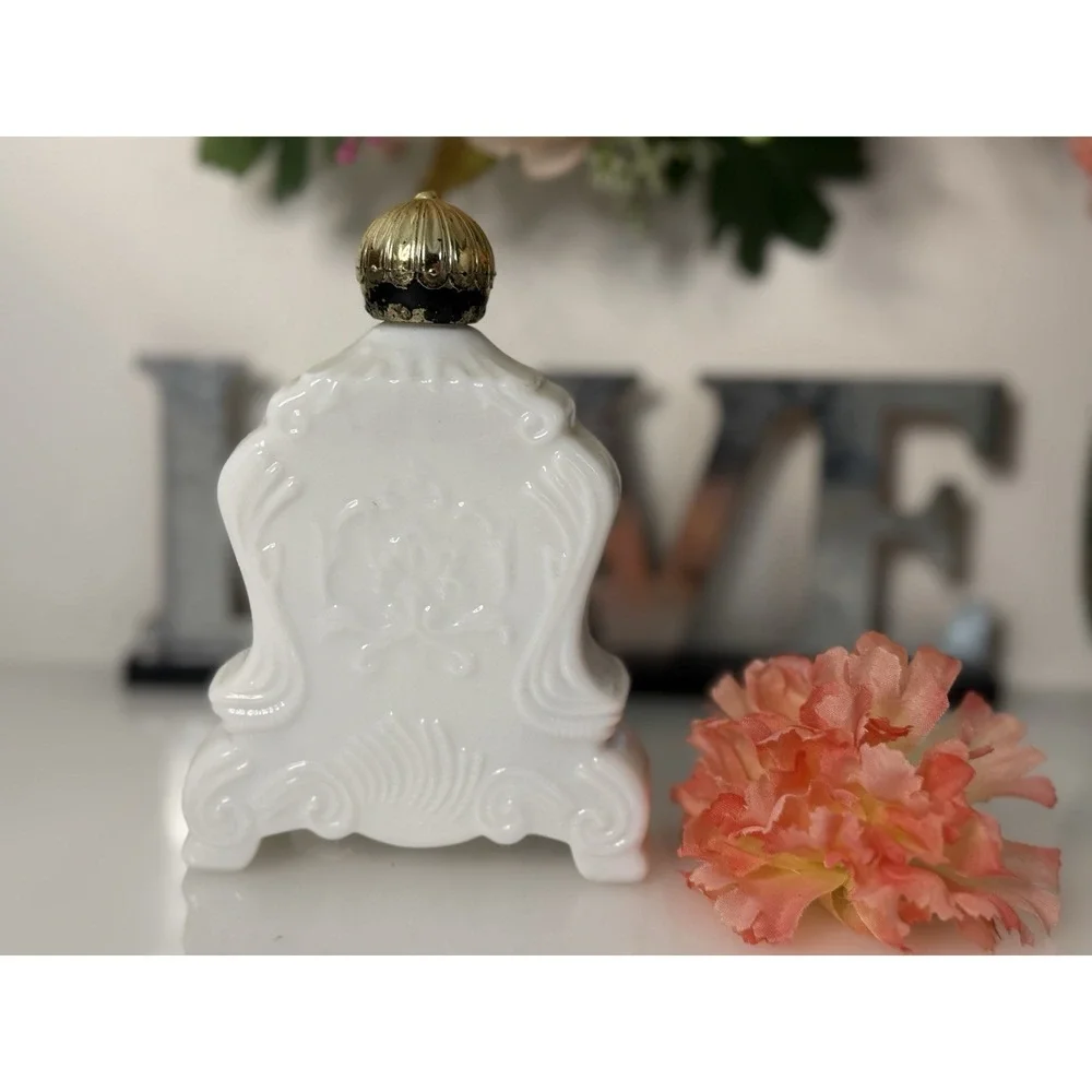 Vintage Avon Leisure Hours Unforgettable Foaming Bath Oil Full Bottle Milk Glass